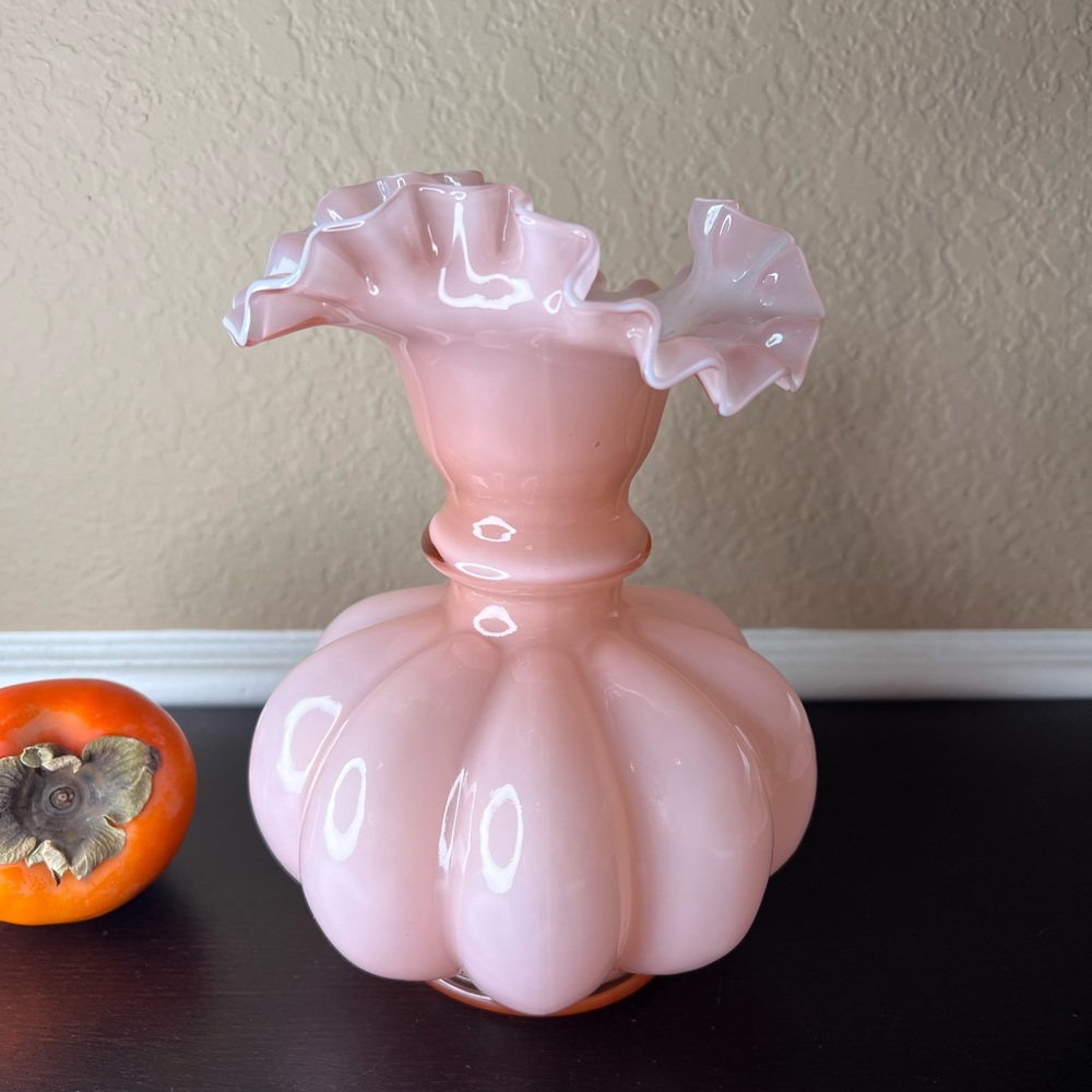 Vintage Fenton Art Glass 8” Dusty Rose Pink Overlay Melon Vase w Double Crimped - Picture 3 of 10